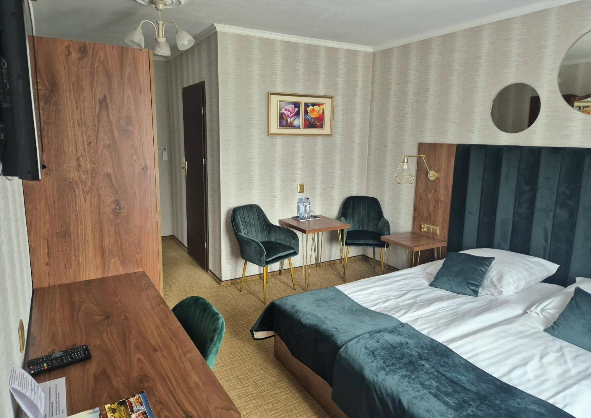 Dworek Nad Stawem & Laznia Piwna Ostrów Mazowiecka Buitenkant foto
